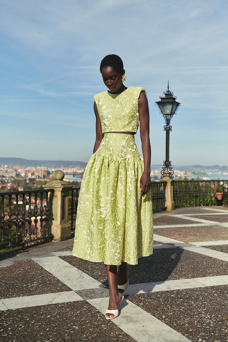 Falda de fiesta en jacquard brocado lima con vuelo para invitadas a boda de dia, mamá de comunion, nautizo, graduacion
