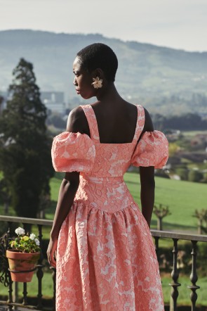 comprar top corto de invitada de fiesta de jacquard brocado coral con manguitos conjunto de invitada boda