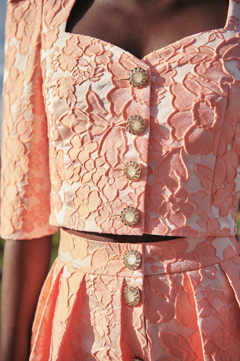 Top joya jacquard brocado coral con manga francesa escote corazon invitada boda de dia, mama de bautizo o mama de comunion