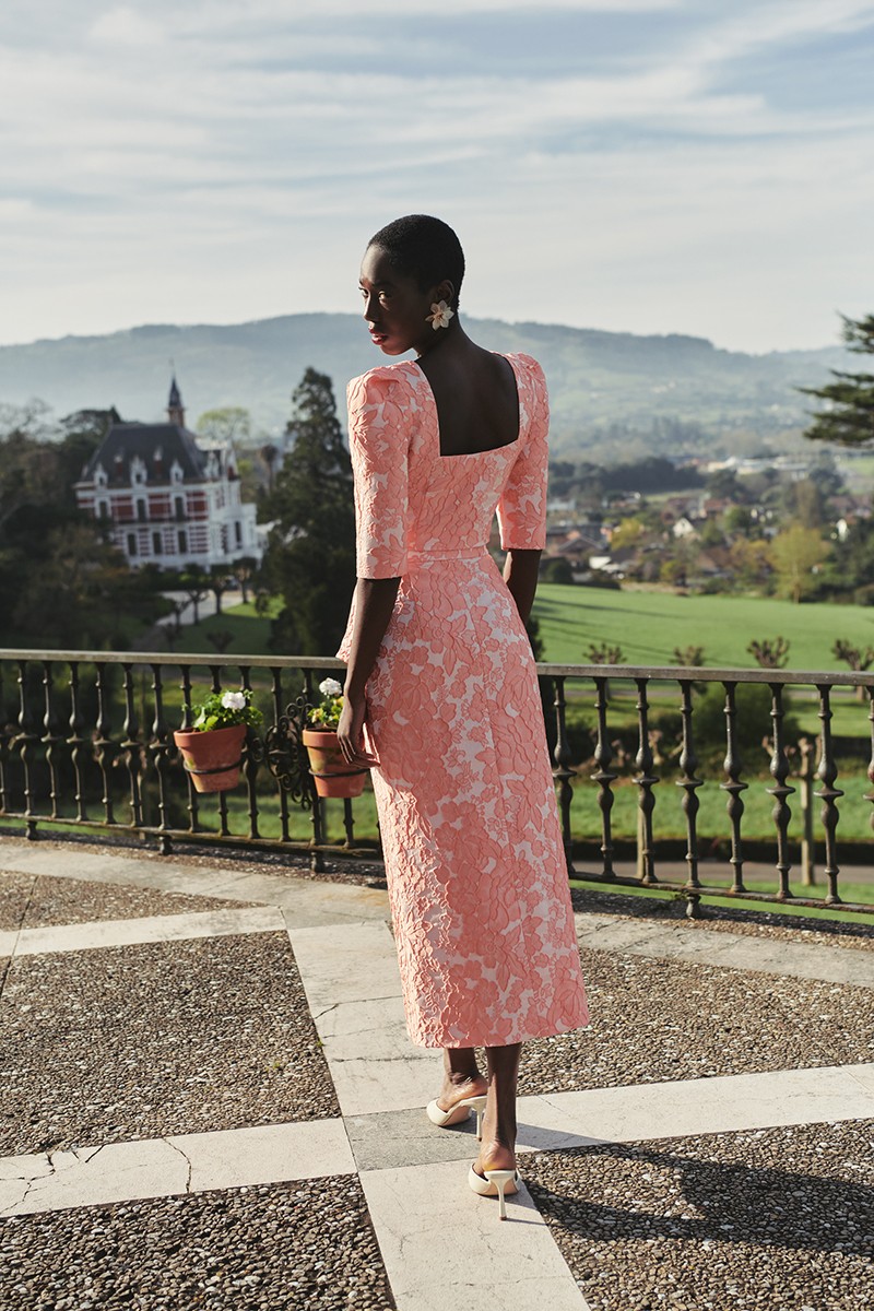 comprar online conjunto de Top joya brocado coral con manga francesa escote corazon invitada boda de dia, mama de bautizo o mama de comunion