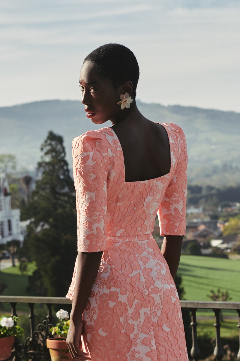 Top joya brocado coral con manga francesa escote corazon invitada boda de dia, mama de bautizo o mama de comunion