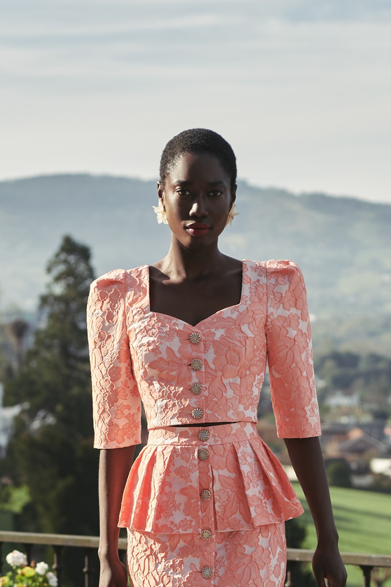 comprar conjunto de Top joya brocado coral con manga francesa escote corazon invitada boda de dia, mama de bautizo o mama de comunion