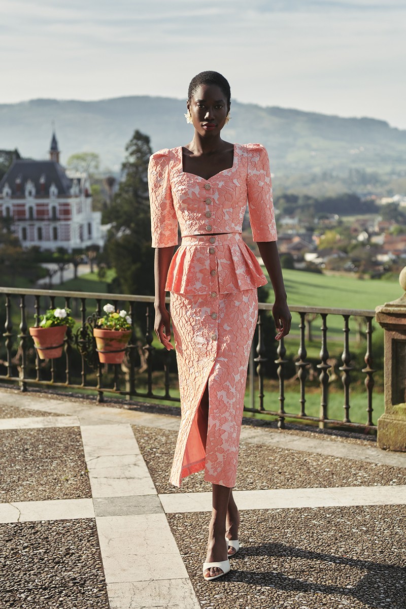 Falda de fiesta en jacquard brocado coral con peplum para invitadas a boda de dia, bautizo, mamá de comunion, graduacion