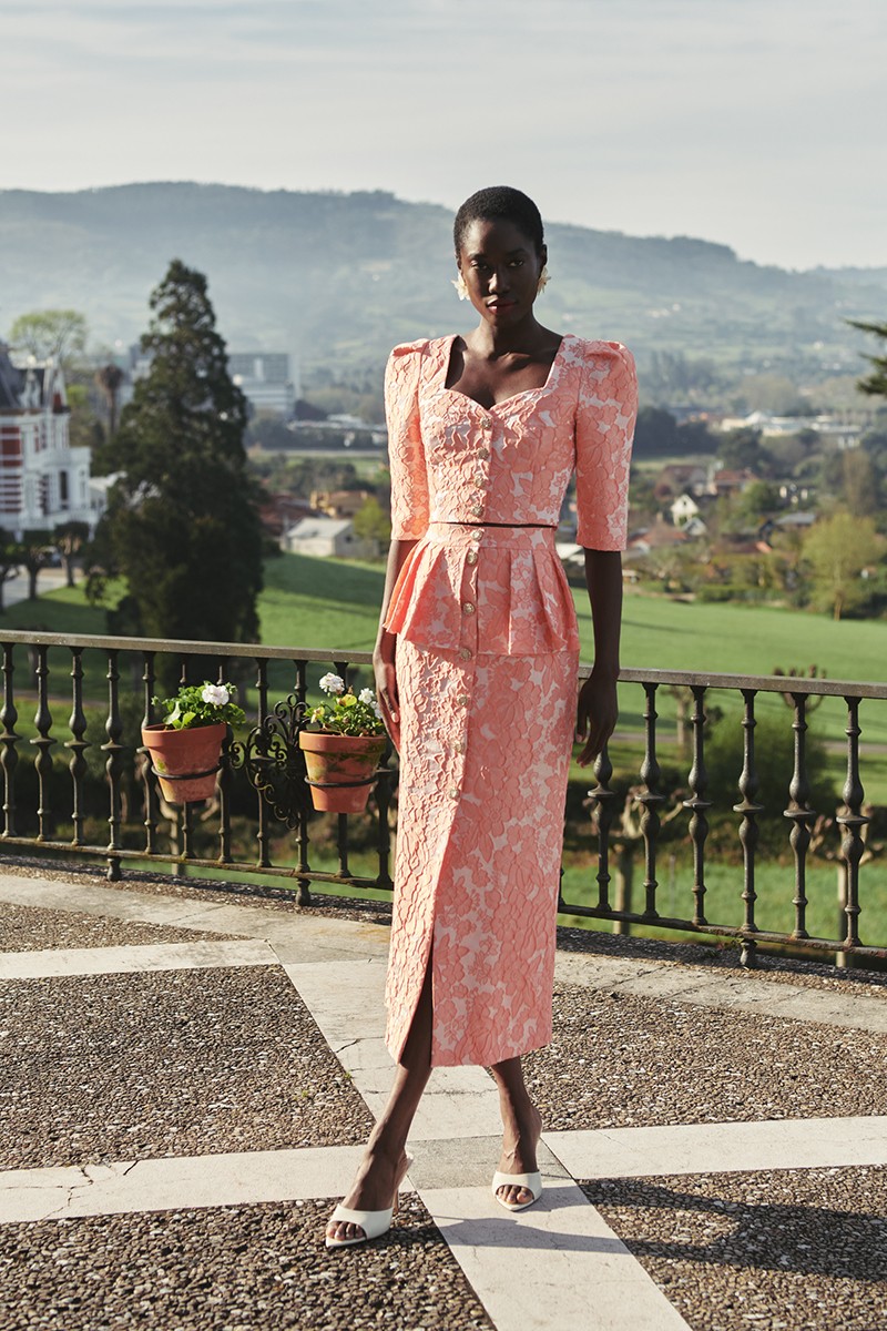 Falda de fiesta en jacquard brocado coral con peplum para invitadas a boda de dia, bautizo, mamá de comunion, graduacion