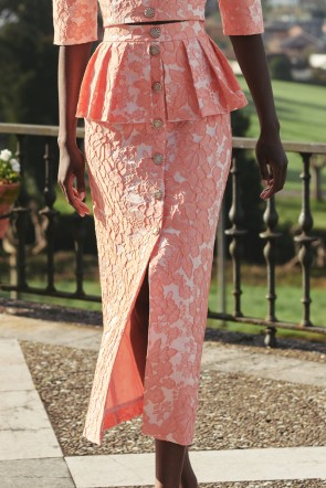 comprar Falda de fiesta en jacquard brocado coral con peplum para invitadas a boda de dia, bautizo, mamá de comunion, graduacion