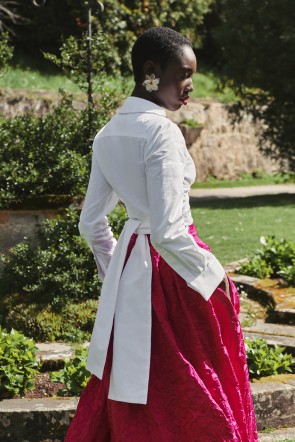 comprar camisa blanca cruzada con lazada para invitada a boda, madrina, hermana del novio