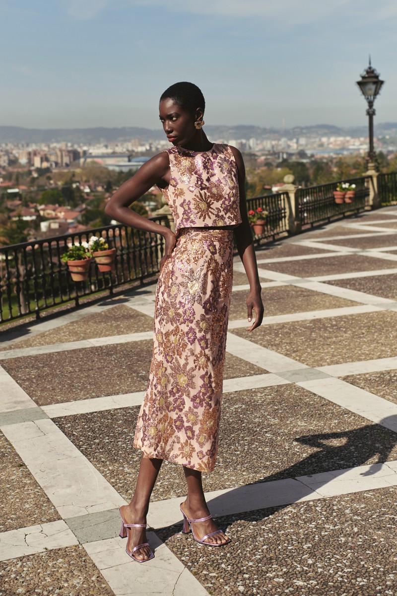 Falda de fiesta con gasa lentejuelas geometricas en tonos melocoton, dorado y morado, para invitadas a boda de dia, noche, bautizo, comunion, graduacion, navidad, shoponline, apparentia, confirmacion, boda