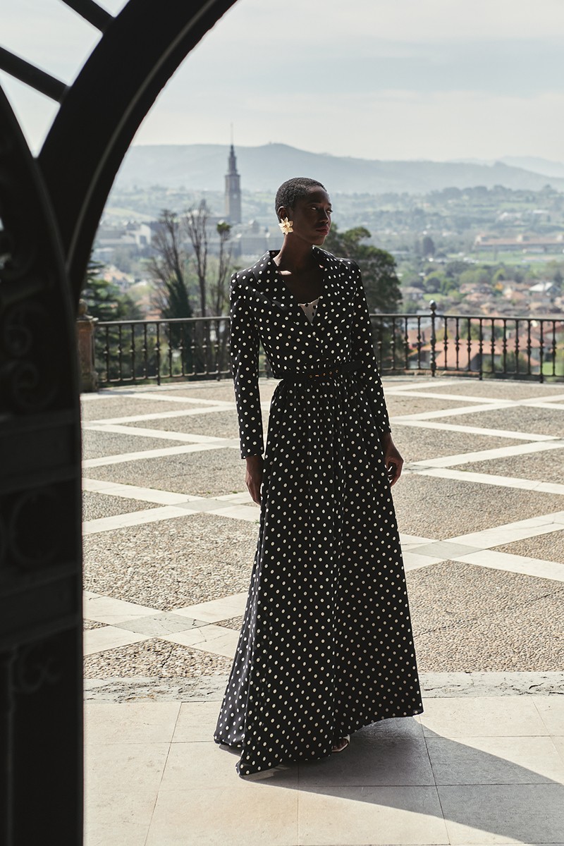 falda larga de lunares blanco y negro con corsé a juego para invitada a boda primavera verano feria de abril
