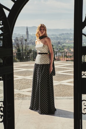 comprar falda larga crepe de lunares blanco y negro con corsé a juego para invitada a boda primavera verano feria de abril