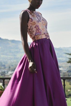 Cinturon de fiesta forrado de lentejuela de colores pastel sobre base gasa melocotón con hebilla para invitada a boda