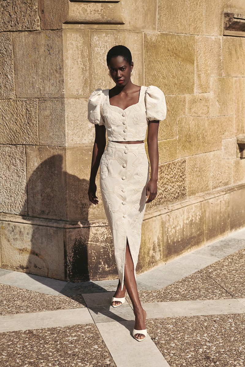 falda recta botones en tejido de lino beige con dibujo bordado relieve, para invitada fiesta, boda, evento, mamá de comunion comprar online