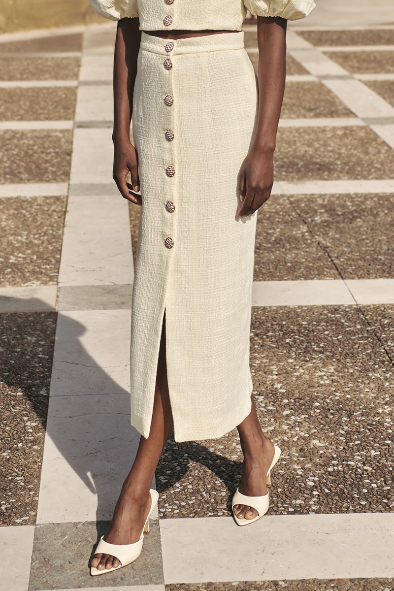 falda con botones joya en tweed blanco roto para novia civil, boda informal, mama de bautizo o comunion