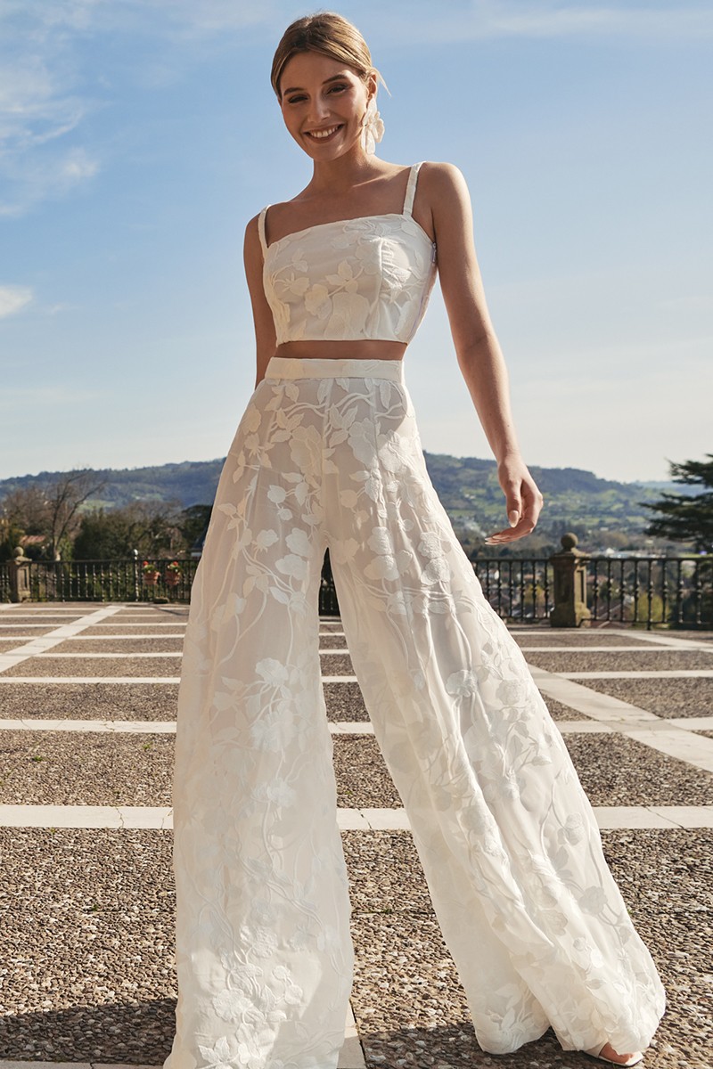 comprar online Pantalon falda de gasa bordada blanca para invitada evento, novia civil, fiesta blanca, ibicenca, bohochic