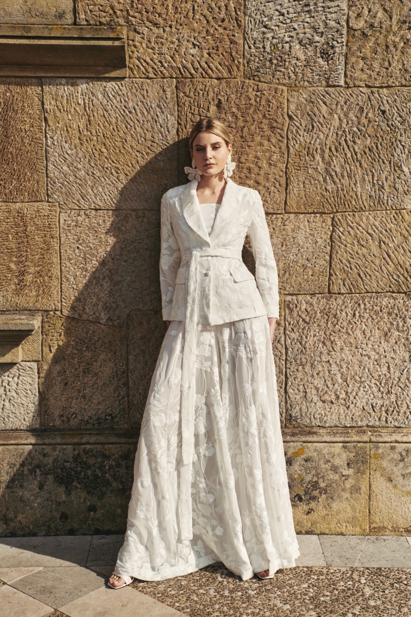traje de novia de chaqueta en gasa flores bordadas blanca con cuello esmoquin, boda civil, madre de comunion, bautizo, fondo de armariocomprar online traje de chaqueta en gasa flores bordadas blanca con cuello esmoquin, boda civil, madre de c