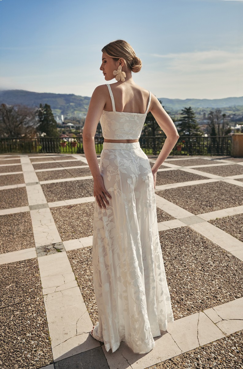 Top corto tirantes gasa bordada blanca para novia, mama de comunion, bautizo, fiesta boho chic.