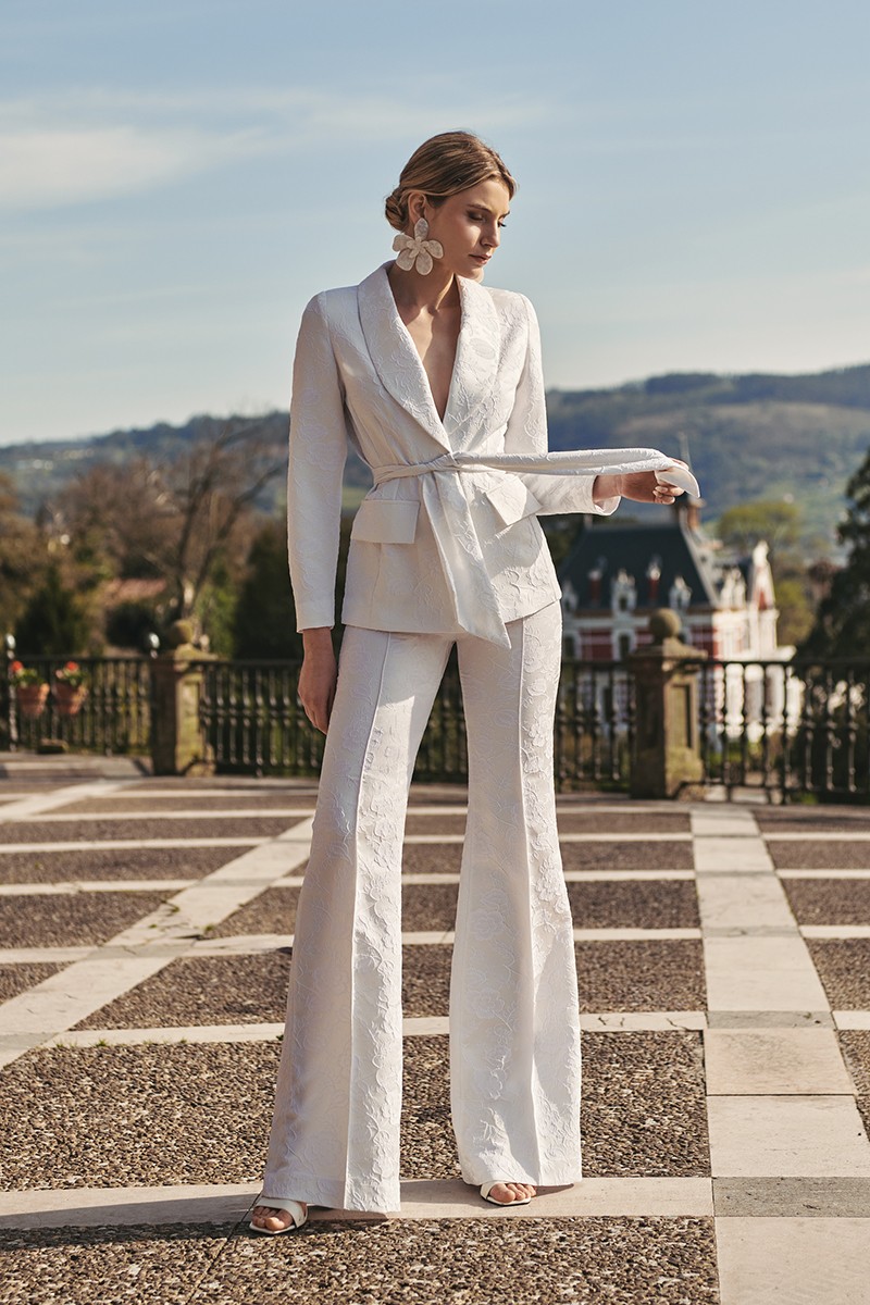 traje de chaqueta en jacquard brocado blanco flores blazer cuello esmoquin, boda civil, madre de comunion, bautizo, fondo de armario