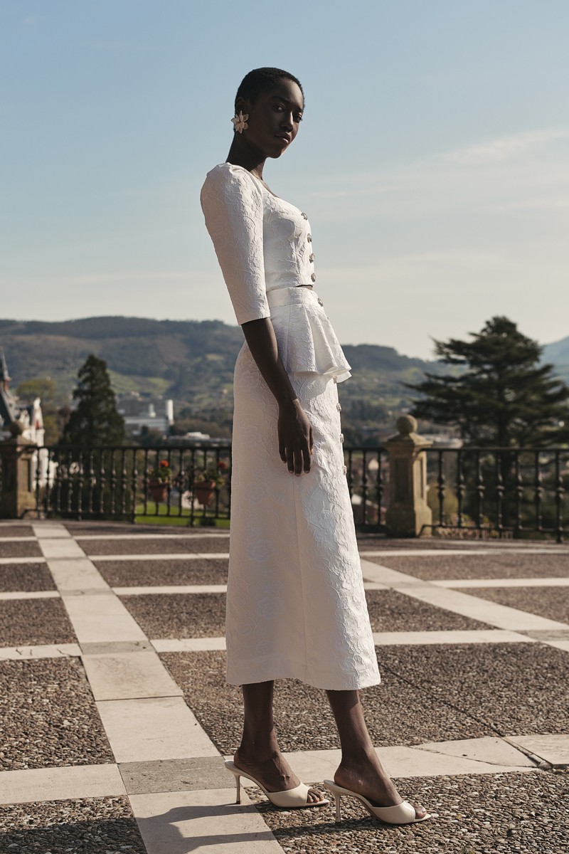conjunto de novia top-y-falda-midi brocada con peplum y botones joya para novia civil o boda informal, mama de comunion o bautizo