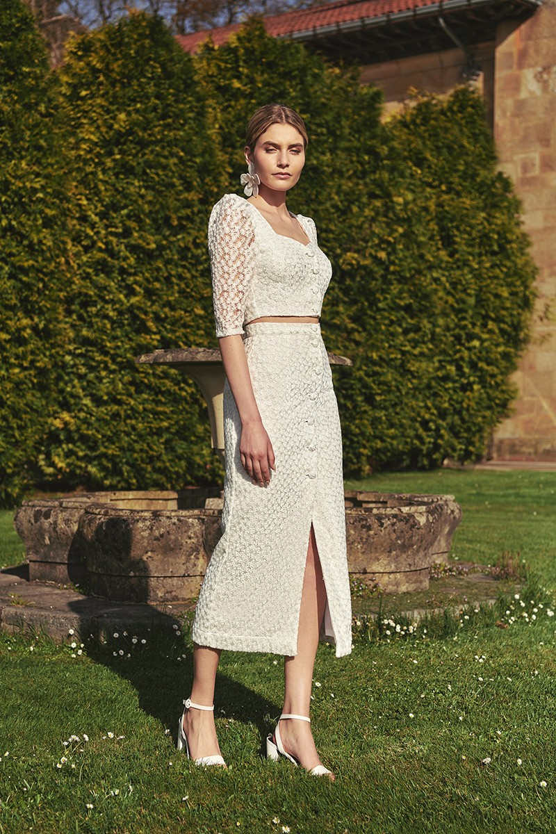 comprar online falda recta midi con tul bordado flores blanco y botones forrados para novia civil o boda informal, mama de comunion o bautizo