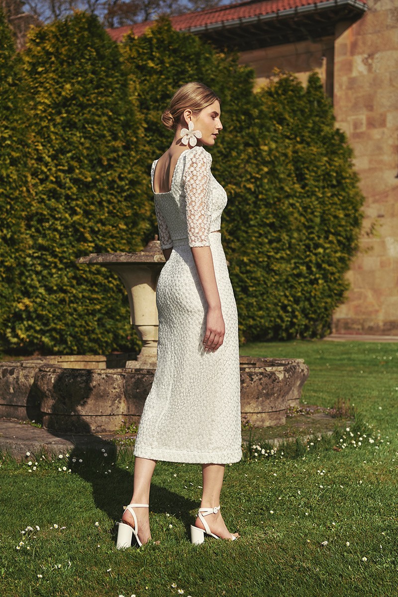 comprar falda recta midi con tul bordado flores blanco y botones forrados para novia civil o boda informal, mama de comunion o bautizo