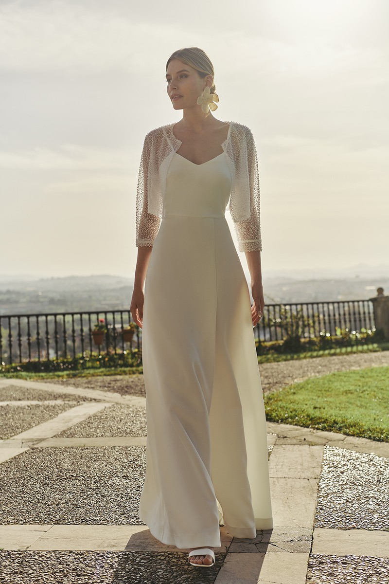 vestido lencero en crepe blanco con tirantes finos, escote en la espalda y abertura lateral en la falda para invitada fiesta, evento noche,novia segundo vestido