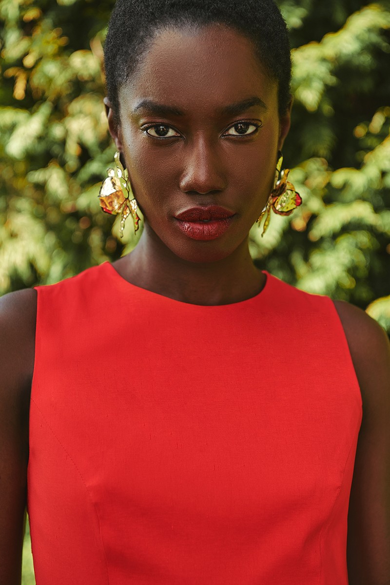 vestido en mikado rojo con canesú drapeado para invitada a boda, hermano del novio, hermana de la novia, fiesta, gala, red carpet,