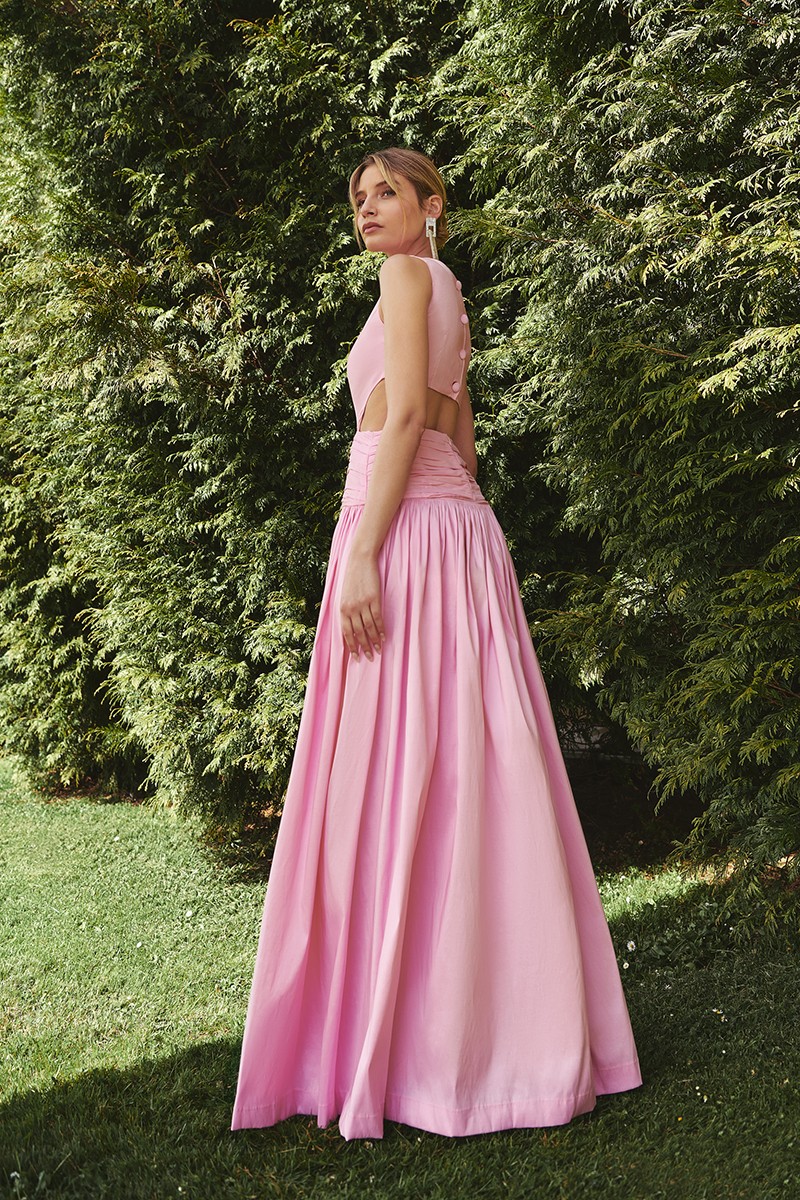 vestido de fiesta confeccionado en mikado rojo con canesú drapeado para invitada a boda, hermano del novio, hermana de la novia, fiesta, gala, red carpet,