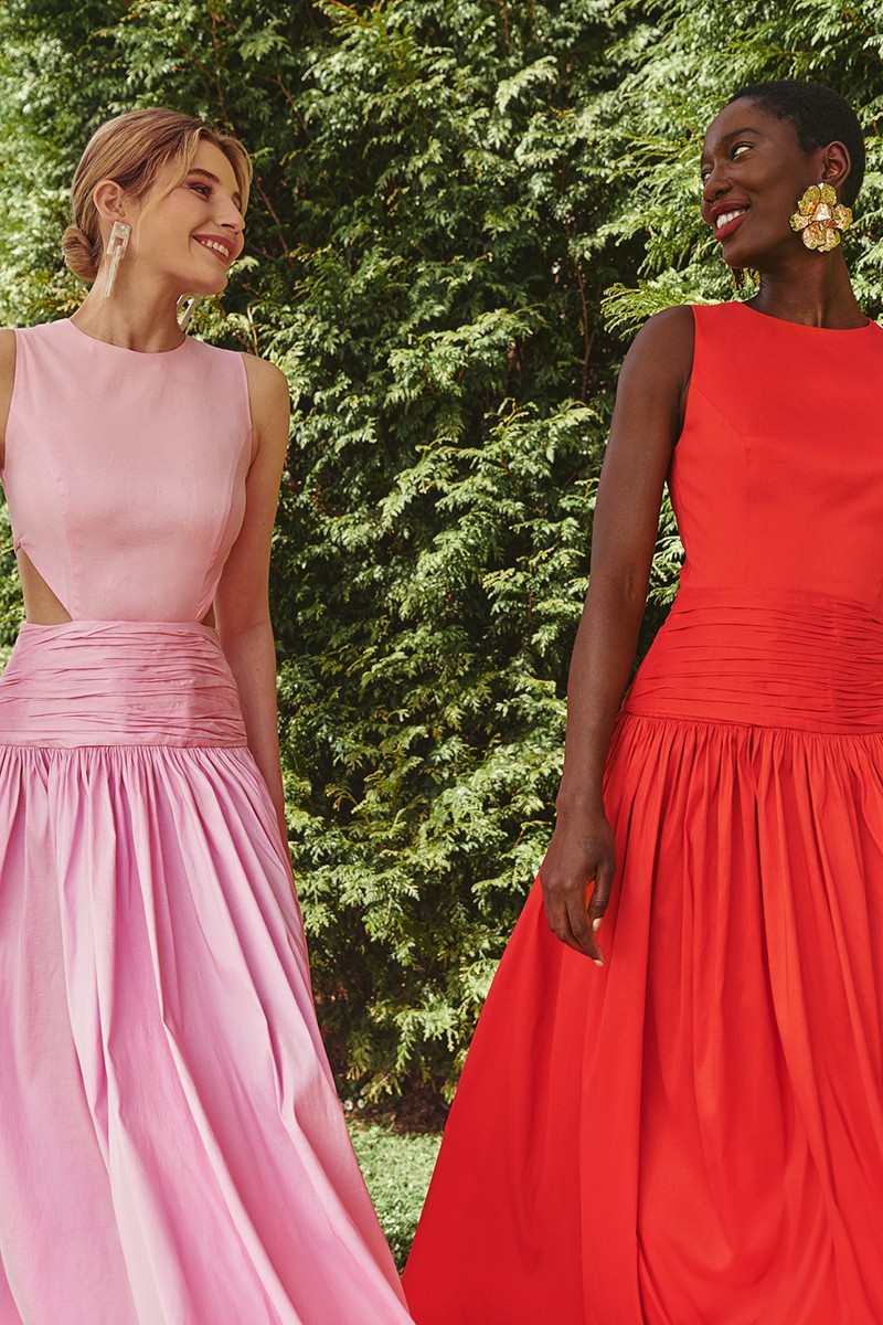 vestido largo rosa para boda con canesú drapeado para invitada, hermano del novio, hermana de la novia, fiesta, gala, red carpet,