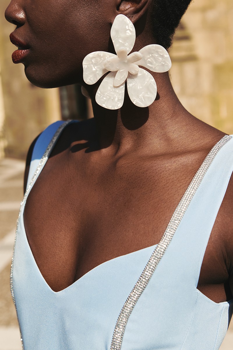 comprar vestido largo azul claro asimetrico con aberturas y pasamaneria para boda, fiesta, gala, graduación online. 