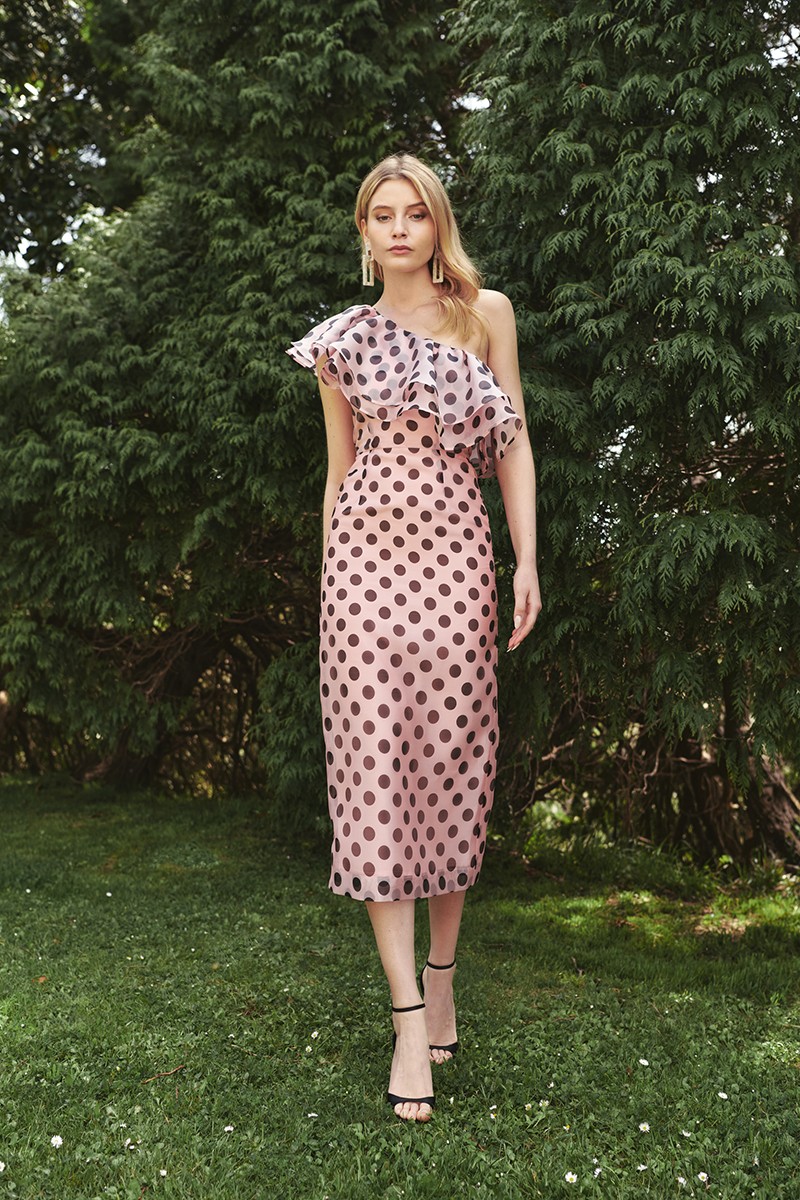 vestido de lunares en organza rosa empolvado y negro para invitadas a boda, gala, evento, fiesta de verano, madrinas