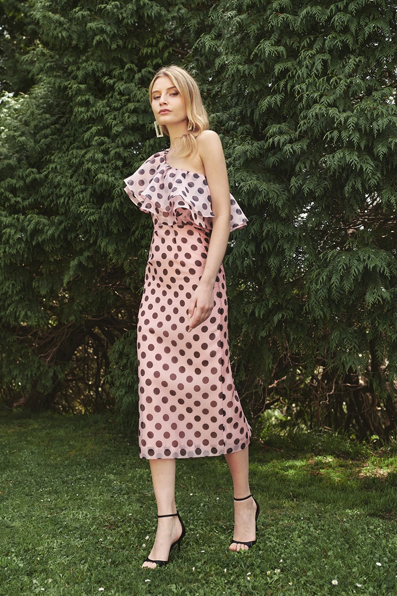 comprar vestido midi con volantes en organza rosa empolvado de lunares negros para invitadas a boda, gala, evento, fiesta de verano, madrinas