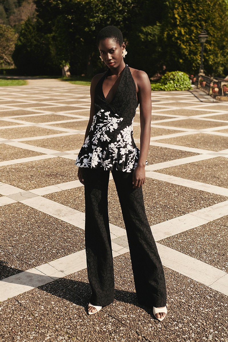 Precioso top troquelado negro con lentejuelas blancas bordadas de flor con volante para invitada boda, fiesta, evento de verano, graduacion