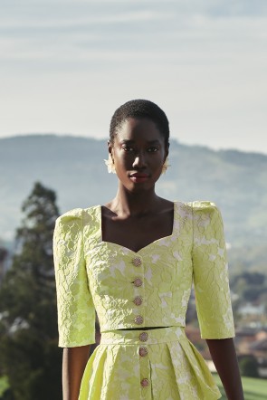 Top joya brocado lima con manga francesa escote corazon invitada boda mama de comunion o bautizo