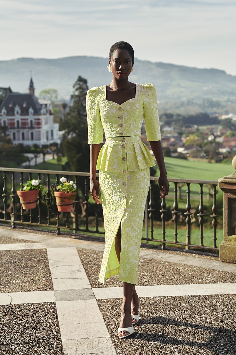 Falda en jacquard brocado lima con peplum para invitadas a boda de dia, bautizo, mamá de comunion, graduacion