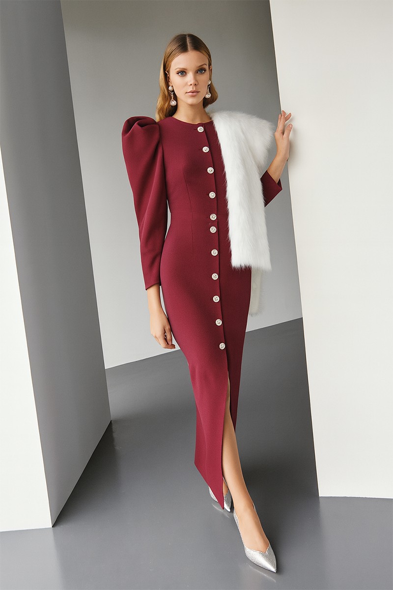 vestido de fiesta en crepe granate con mangas volumen y botones joya  para invitada a boda, comunion, bautizo, fiesta navidad, madrina