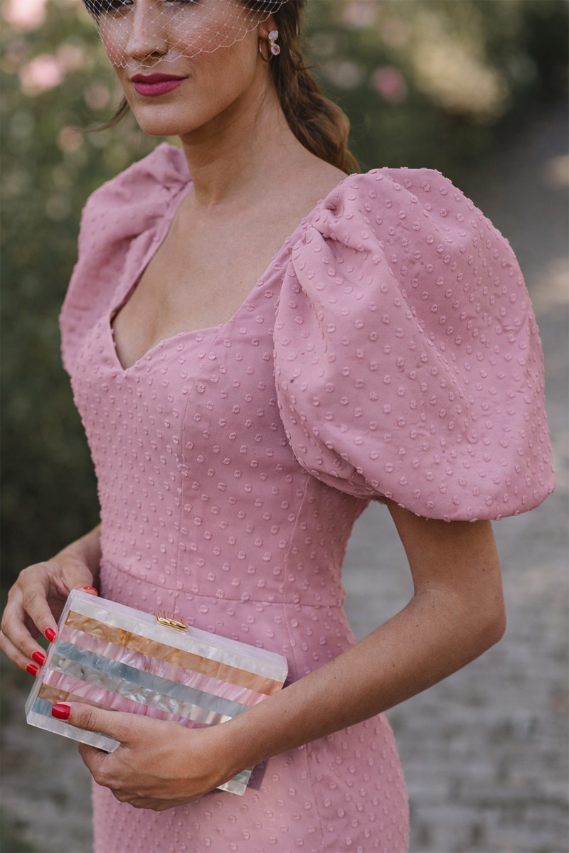 comprar vestido de invitada en plumetti rosa empolvado mangas abullonadas para boda de día