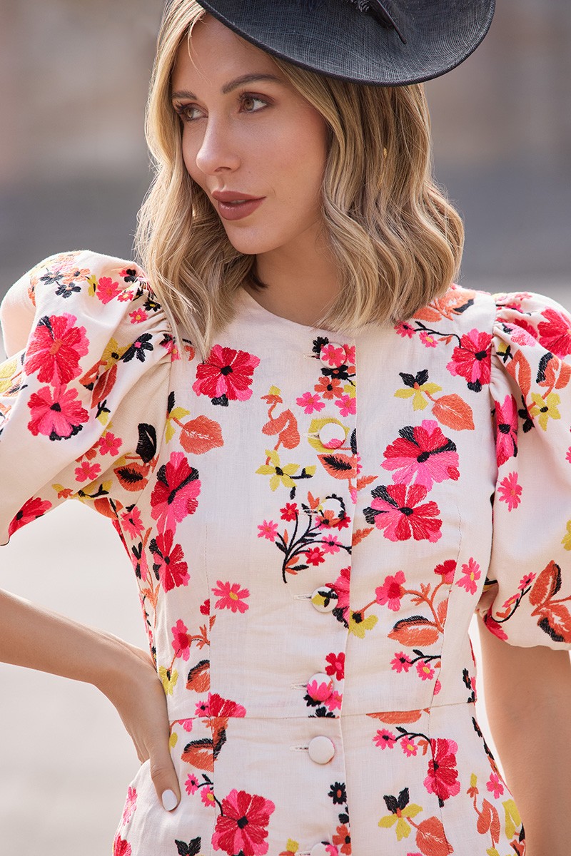 Vestido de lino midi con mangas abullonadas y botones ideal para invitadas boda de dia, o mama de comunion o bautizo