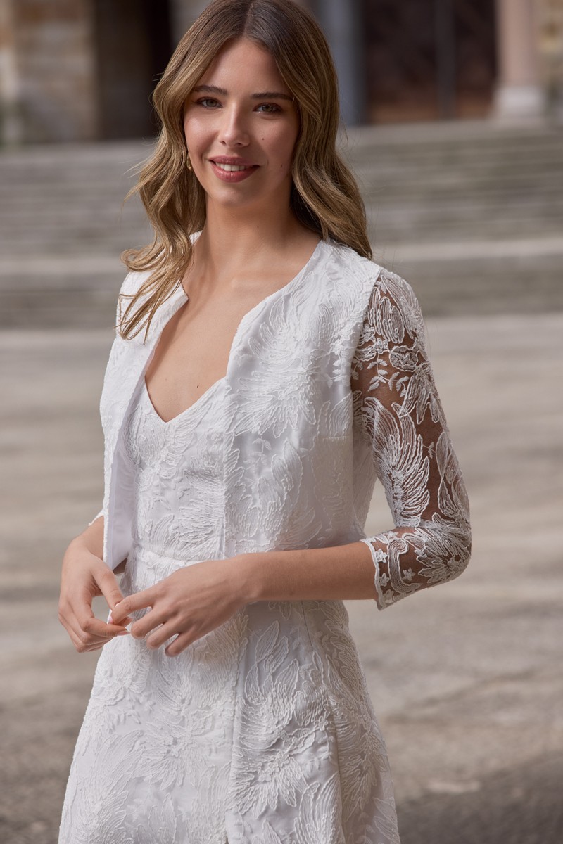 comprar chaqueta corta tul blanco flores relieve para novia civil, mama de bautizo o comunion