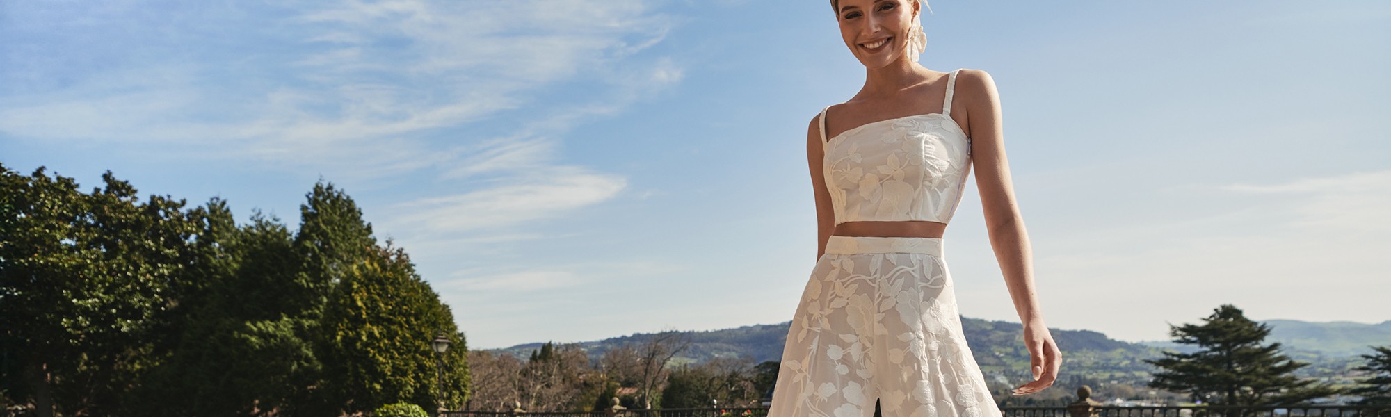 rebajas-coleccion-novia-civil-boda-mama-bautizo-comunion-vestidos-blancos-conjuntos-trajes-para-evento-fiesta-apparentia-ss25-bride